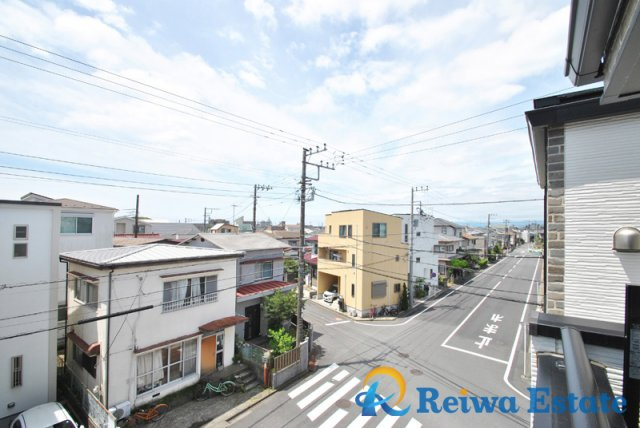 中古戸建　茅ヶ崎市浜之郷の展望|前面道路が約10ｍとゆとりがあり開放的な眺望です。