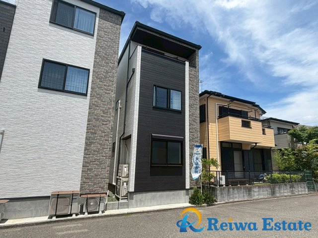 中古戸建　茅ヶ崎市浜之郷の外観|閑静な住宅地に堂々と佇む家。毎日の帰宅が楽しみになる住まいです。