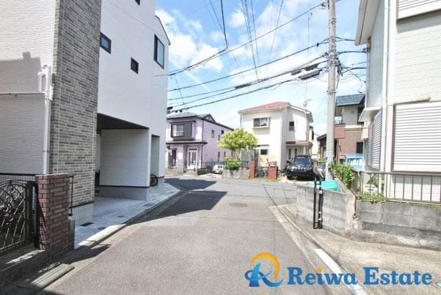 中古戸建　茅ヶ崎市浜之郷の前面道路含む現地写真|北西側道路約4.5ｍ