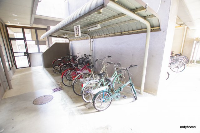メロディーハイム淡路　仲介手数料無料の駐車場
