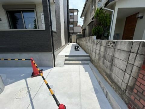 ジーメゾン松戸中和倉のエントランス