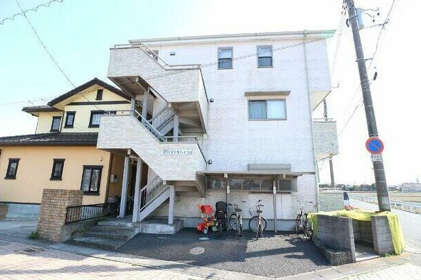 ロイヤルハイツのエントランス