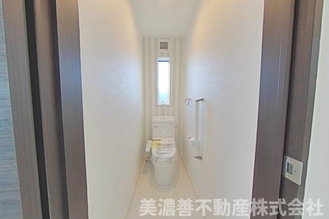 ６７０７３　岐阜市大洞緑山未使用住宅のトイレ