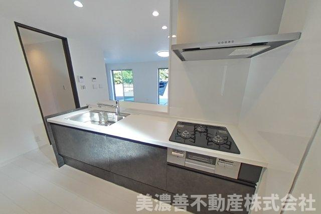 ６７０７３　岐阜市大洞緑山未使用住宅のキッチン