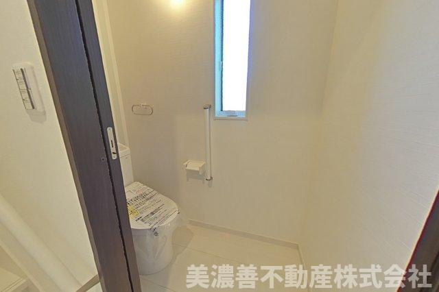 ６７０７３　岐阜市大洞緑山未使用住宅のトイレ