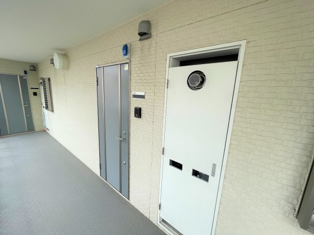 サンピア四ツ谷の玄関