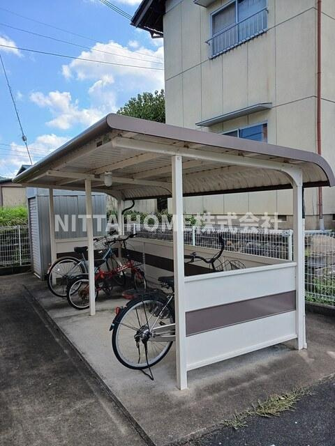 綾部市寺町農屋敷のアパートのその他共用部分|敷地内駐輪場になります◎