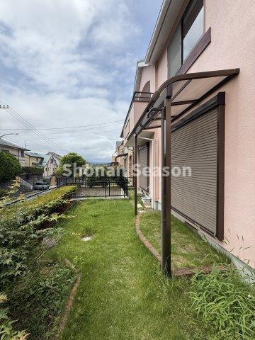 【現地画像あり】中郡二宮町緑が丘三丁目　中古戸建　56.28坪の庭|広々としたお庭では家庭菜園などを楽しむことができますね◎