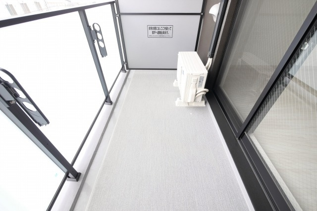 ＬＩＶＩＡＺ　ＯＳＡＫＡ　Ｖｅｒｉｔｅのバルコニー