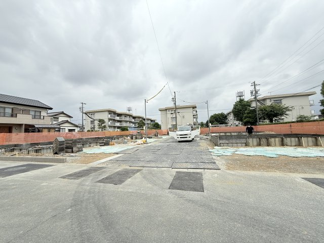 ブルーミングガーデン 葵西1期 全5棟の前面道路含む現地写真|物件前の道路になります。