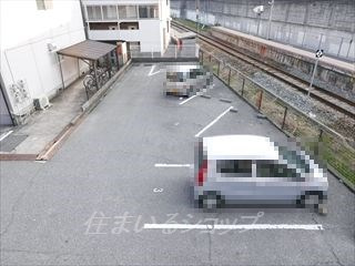 フォブール中原の駐車場