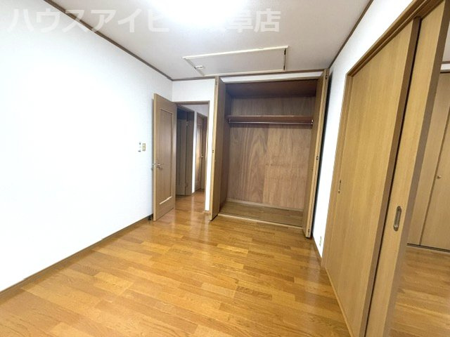 揖斐郡大野町！築25年！リフォーム済み！お車普通車4台可能！小中学校徒歩15分圏内！の洋室|揖斐郡大野町！築25年！リフォーム済み！お車普通車4台可能！小中学校徒歩15分圏内！