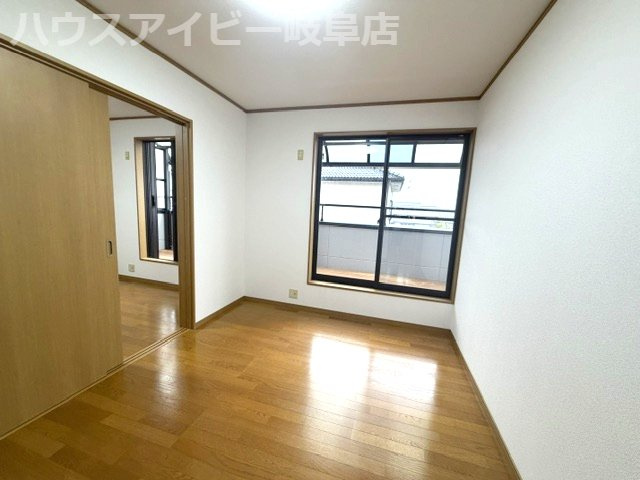揖斐郡大野町！築25年！リフォーム済み！お車普通車4台可能！小中学校徒歩15分圏内！の洋室|揖斐郡大野町！築25年！リフォーム済み！お車普通車4台可能！小中学校徒歩15分圏内！