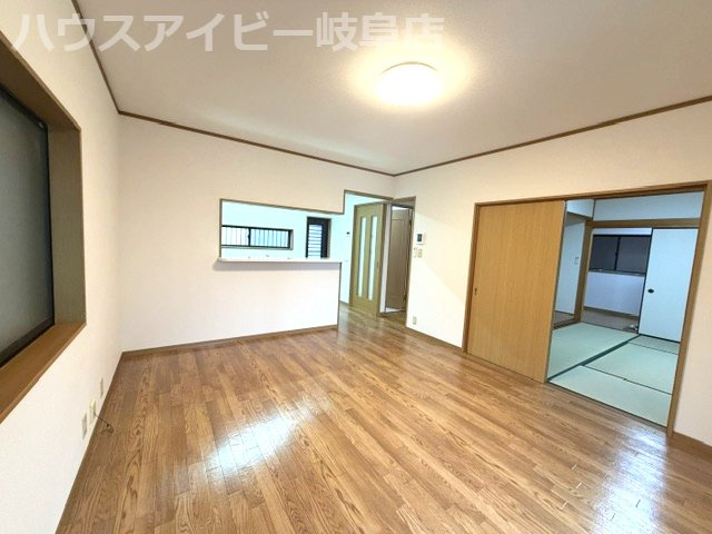 揖斐郡大野町！築25年！リフォーム済み！お車普通車4台可能！小中学校徒歩15分圏内！の居間・リビング|揖斐郡大野町！築25年！リフォーム済み！お車普通車4台可能！小中学校徒歩15分圏内！
