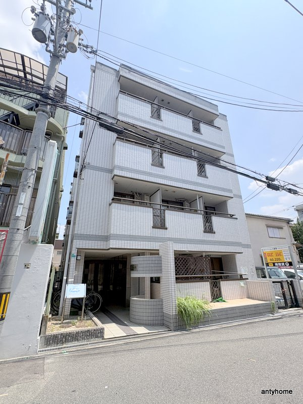クラウンハイム新高　仲介手数料無料の居間・リビング