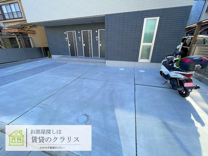 グレイス長岡京の駐車場