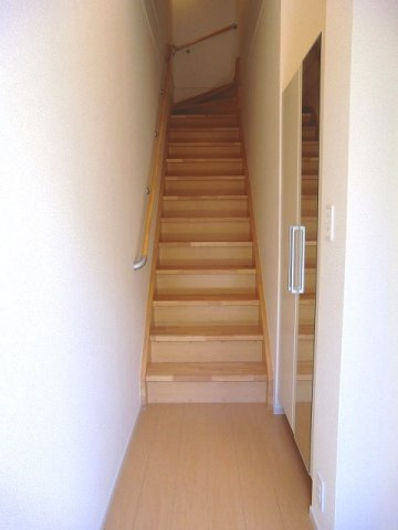アクア・クレメント弐番館の玄関