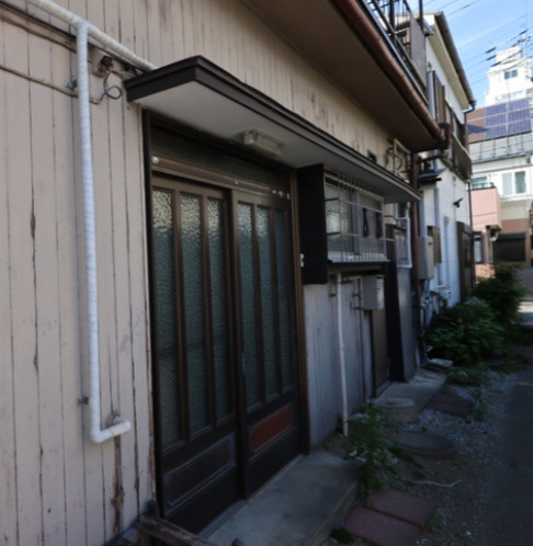 松戸本町戸建のエントランス