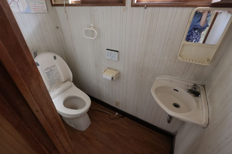 松戸本町戸建のトイレ