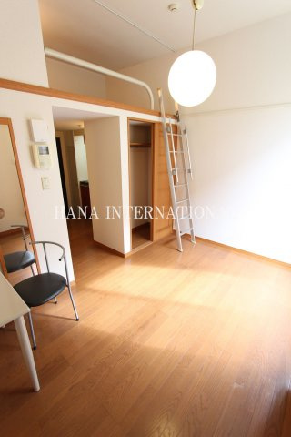 レオパレス日吉町の洋室