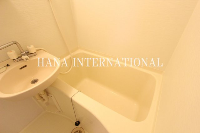 レオパレス日吉町の浴室