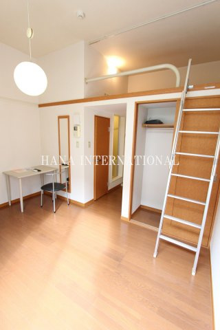 レオパレス日吉町の居間・リビング