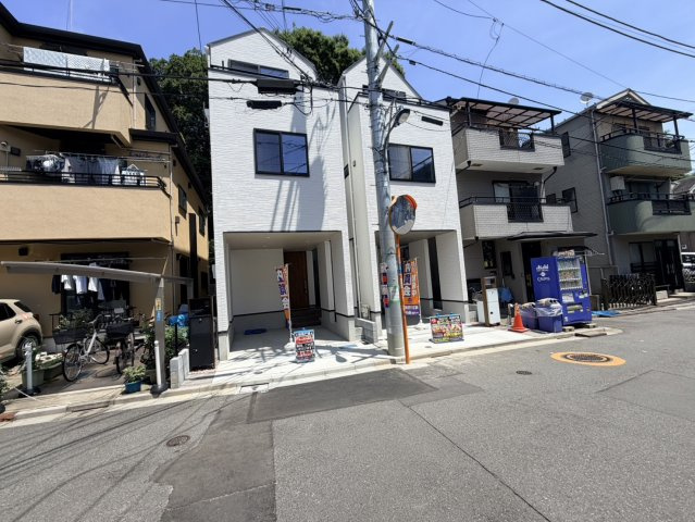 【完成】北区西が丘２丁目　新築戸建の前面道路含む現地写真