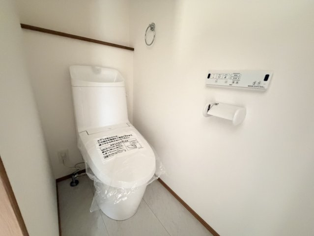 【完成】北区西が丘２丁目　新築戸建のトイレ