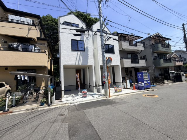【完成】北区西が丘２丁目　新築戸建の前面道路含む現地写真