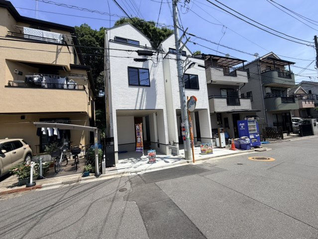 【完成】北区西が丘２丁目　新築戸建の前面道路含む現地写真