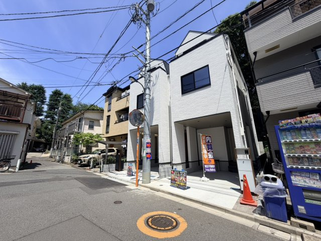【完成済】No.1北区西が丘２丁目　新築戸建の前面道路含む現地写真