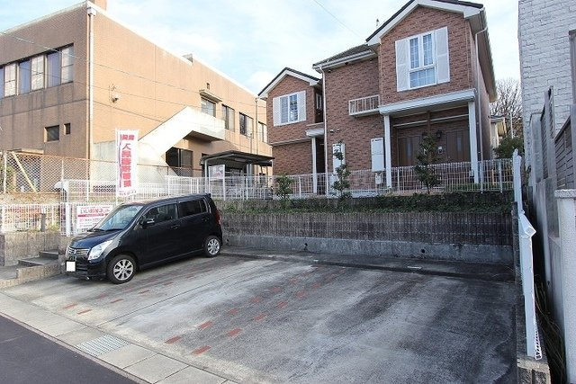 グリーンヒルズ社が丘の駐車場