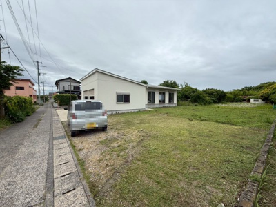 【前面道路含む現地写真】 | 館山市笠名　倉庫付き平屋　2LDK