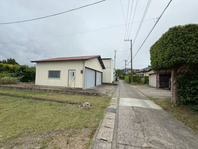 【前面道路含む現地写真】 | 館山市笠名　倉庫付き平屋　2LDK