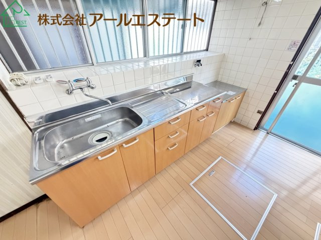 加古川市別府町別府　　　山陽電鉄「別府駅」徒歩6分のキッチン|※室内リフォーム前画像となります。(2026/8/10　撮影)　
リフォーム後、さらに美しい室内に仕上げてからのお引渡しです！