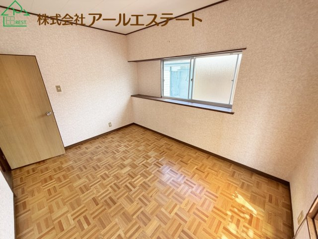 加古川市別府町別府　　　山陽電鉄「別府駅」徒歩6分の洋室|※室内リフォーム前画像となります。(2026/8/10　撮影)　
リフォーム後、さらに美しい室内に仕上げてからのお引渡しです！