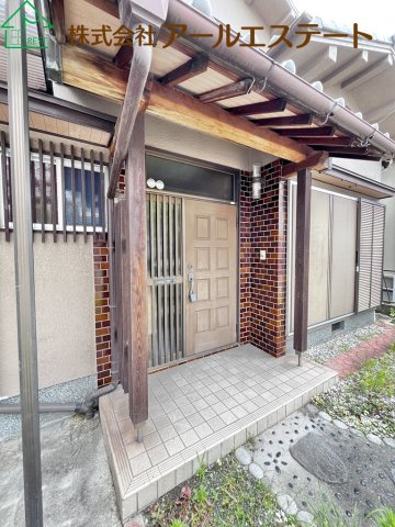 加古川市別府町別府　　　山陽電鉄「別府駅」徒歩6分の玄関