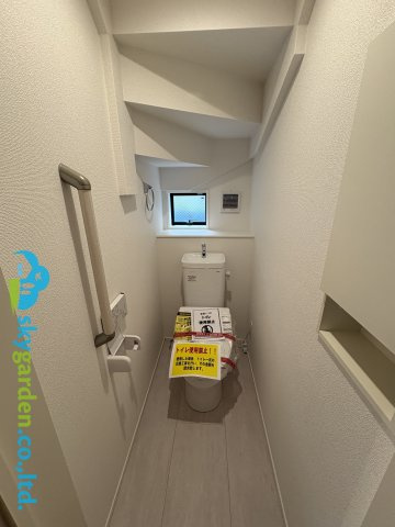 茅ヶ崎市室田５期　新築戸建　全２棟１号棟のトイレ|清潔感のあるトイレです