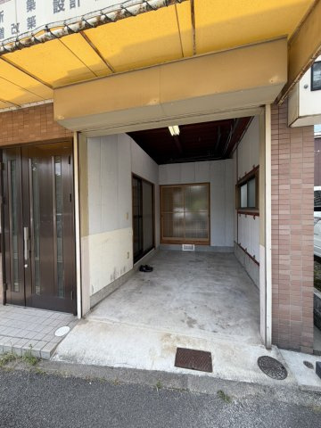 岩屋北町1丁目貸家のエントランス