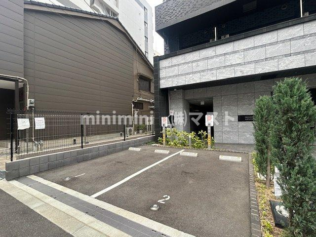 プレサンス松屋町ヴィゴラスの駐車場