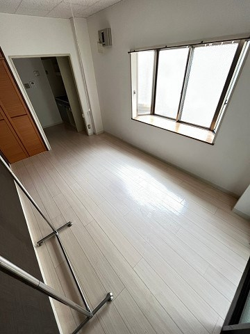 ONハイツ甲東園の居間・リビング