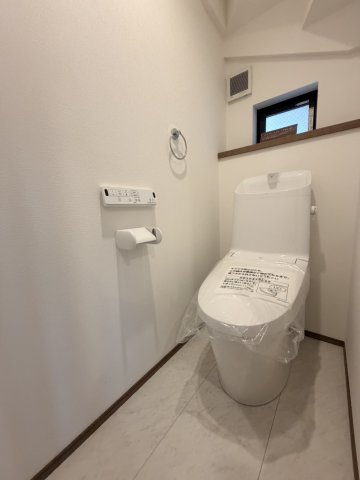【完成済】北区西が丘２丁目　新築戸建のトイレ