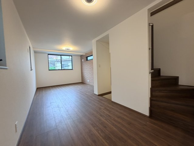 【完成済】北区西が丘２丁目　新築戸建の居間・リビング
