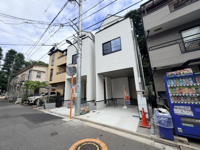 【完成済】北区西が丘２丁目　新築戸建の前面道路含む現地写真