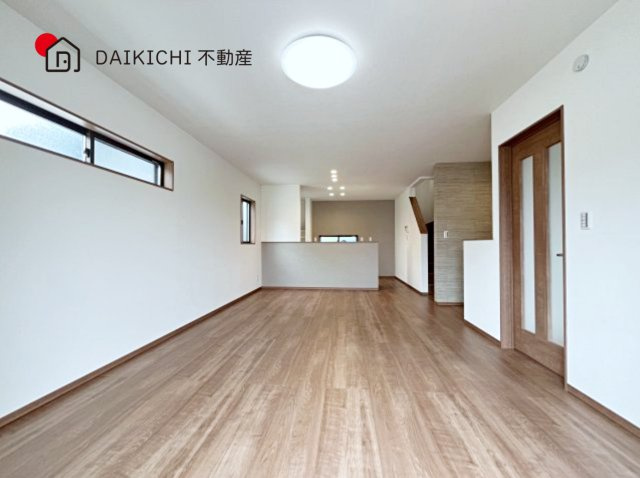 【居間・リビング】 | 加須市久下第7期　ワイウッドコート　新築戸建　全10棟　4号棟