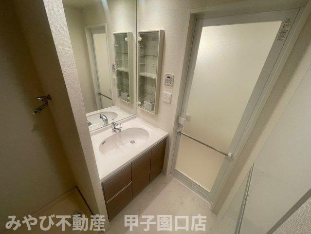 甲子園三番町ハイツの洗面所