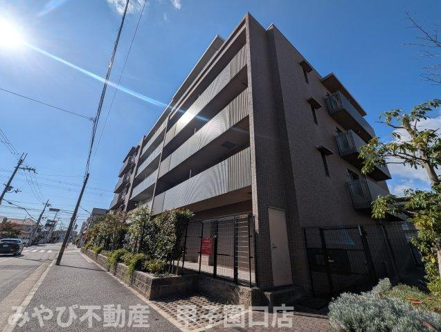 甲子園三番町ハイツの外観
