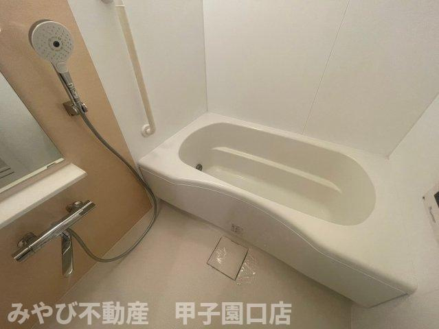 甲子園三番町ハイツの浴室