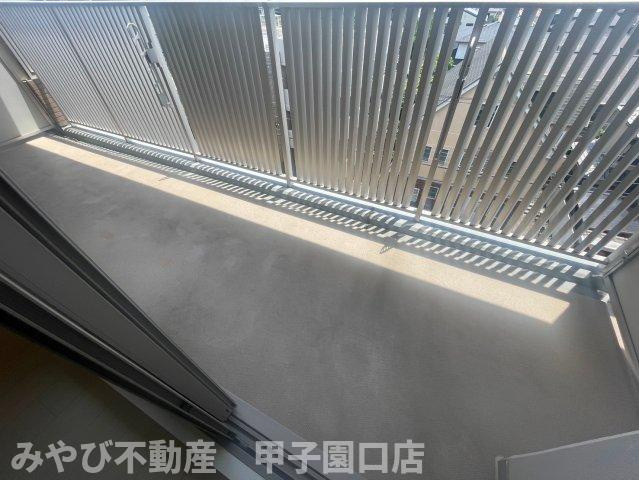 甲子園三番町ハイツのバルコニー