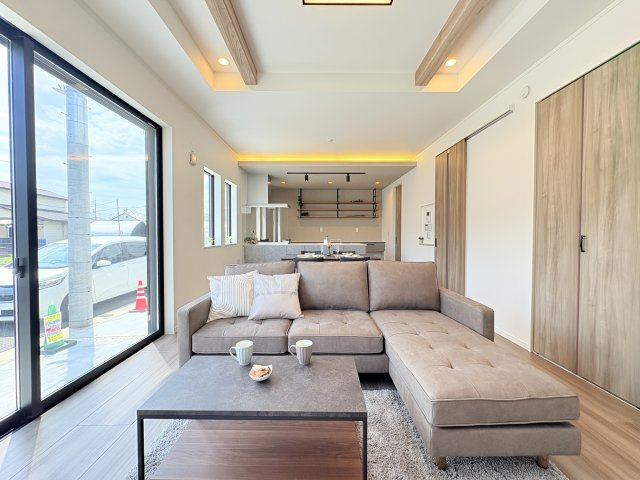 【土地図】 | トラストステージ　志木市中宗岡1丁目15期　限定1区画 | 【弊社施工事例/リビング】
暮らしを豊かにする設備仕様が充実！しっかりと商品を見極め、コストパフォーマンスを重視し、選び抜かれた設備仕様を厳選しています。※画像にはオプション商品も含まれております。